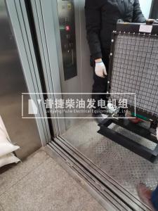 濟(jì)源酒店備用50千瓦發(fā)電機(jī)乘貨梯至樓頂
